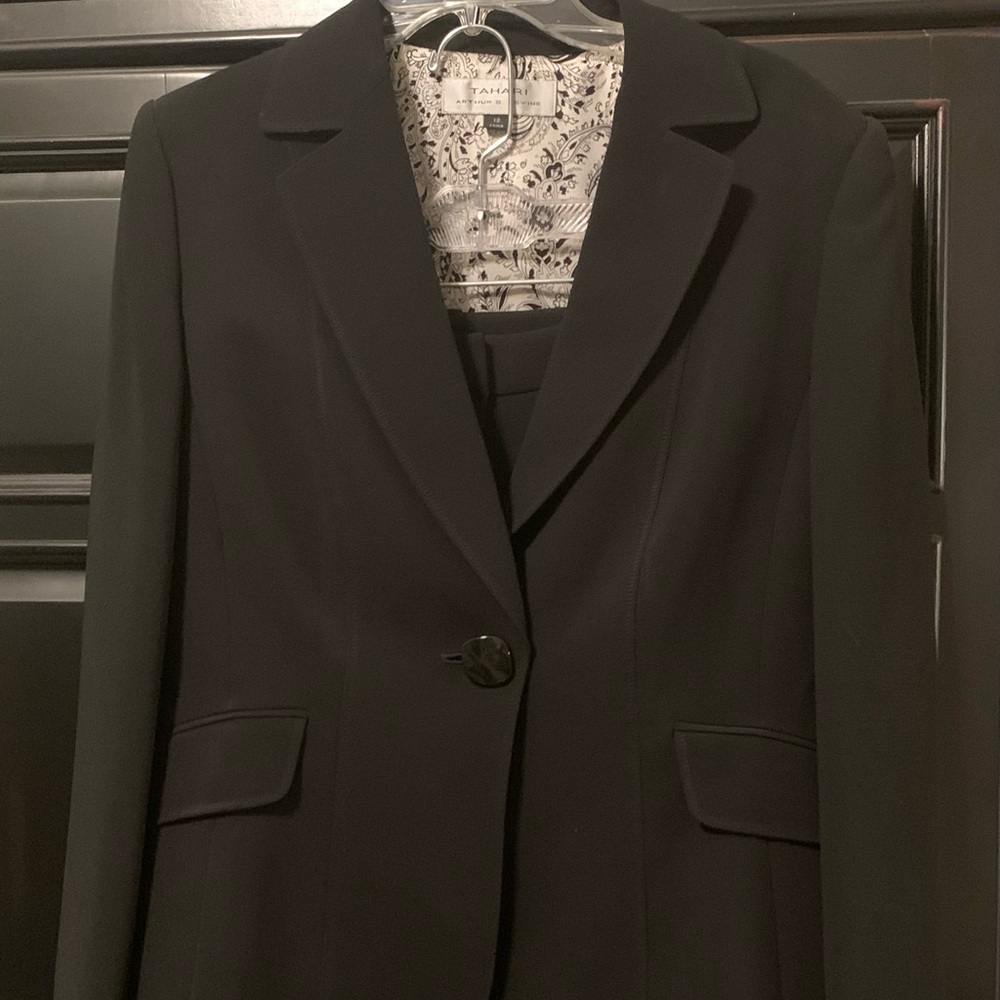 Tahari size 12 black pantsuit